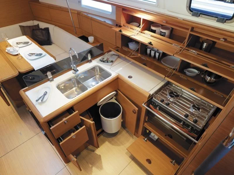 Sun Odyssey 379 (Minerva)  - 3