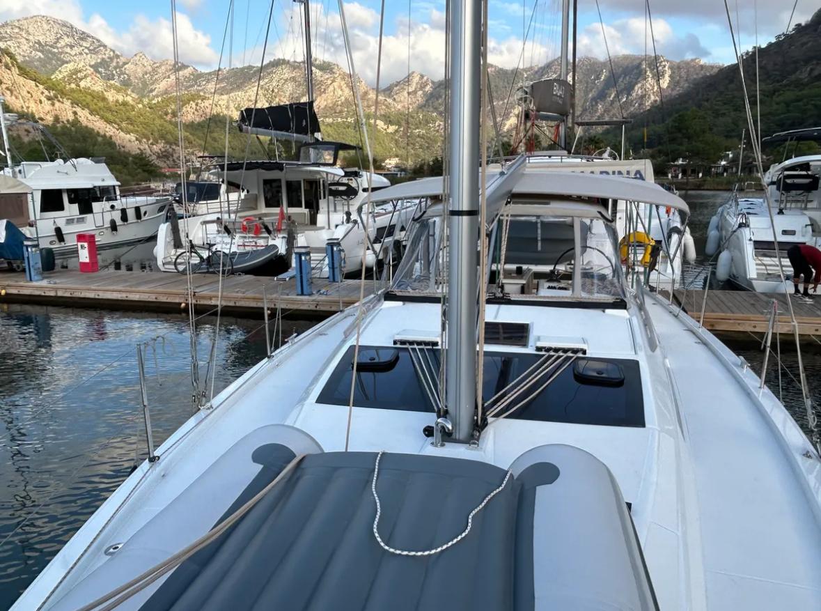 Photo #4 - Dufour 390 GL (Sail Corvus) in Orhaniye - 37696