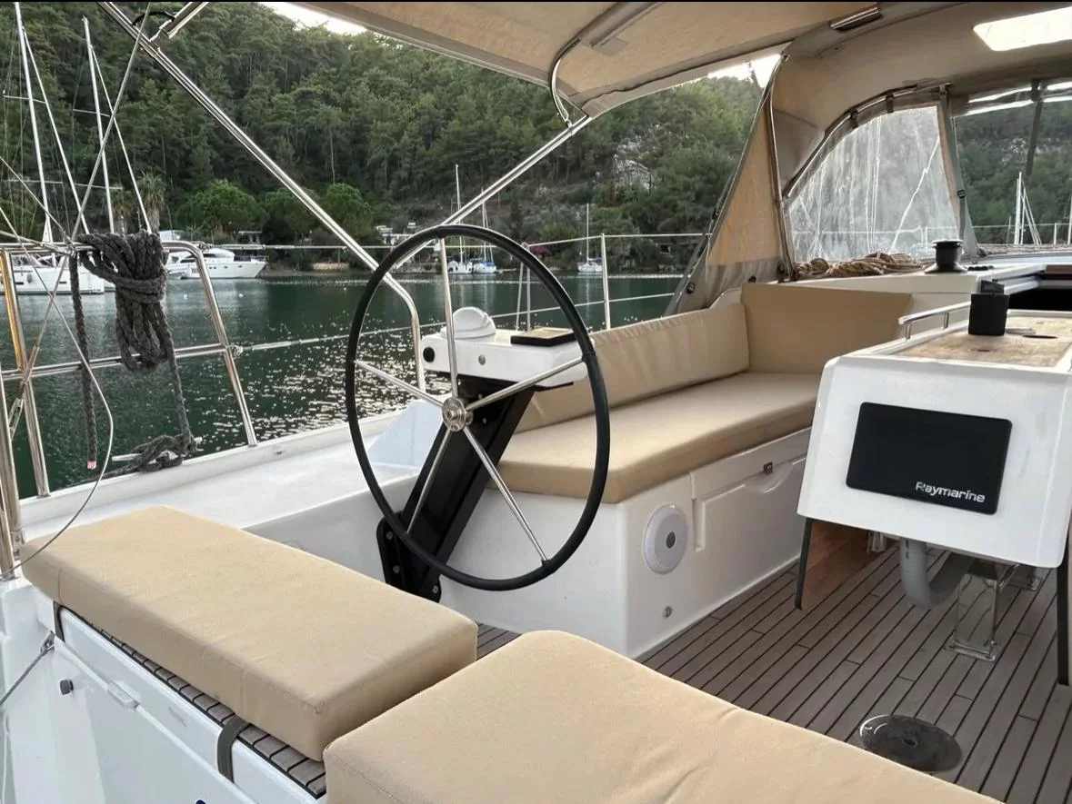 Dufour 390 GL (Sail Corvus)  - 6