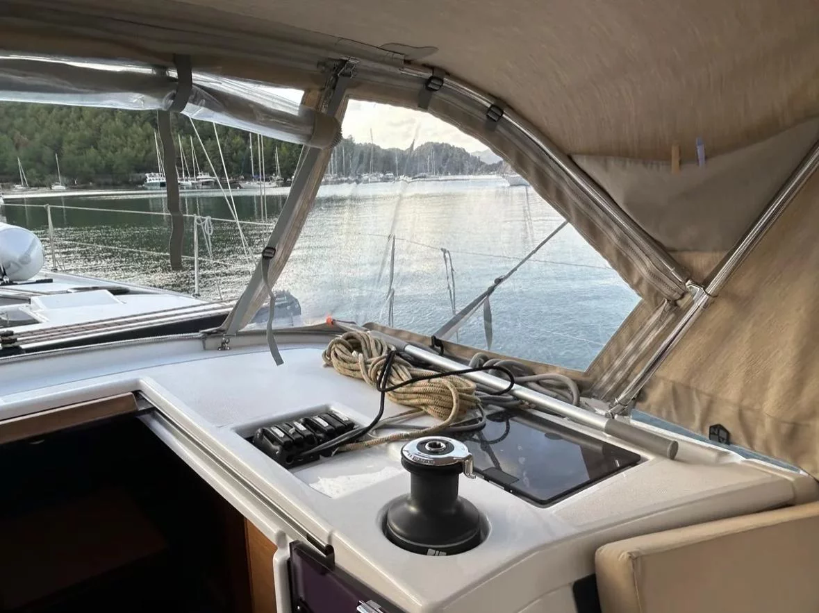 Dufour 390 GL (Sail Corvus)  - 9