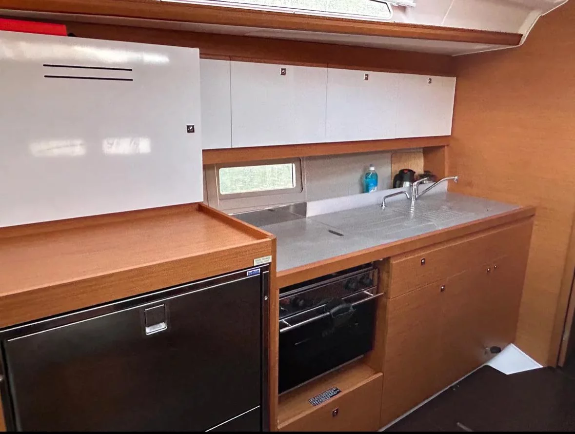 Dufour 390 GL (Sail Corvus)  - 12
