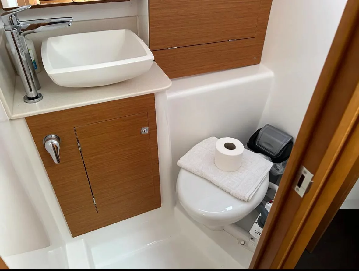 Dufour 390 GL (Sail Corvus)  - 18