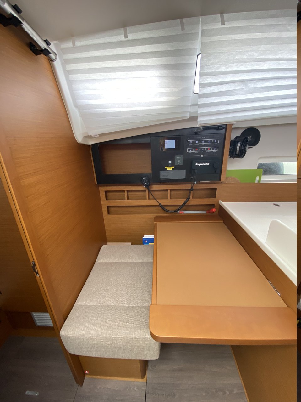 Photo #7 - Sun Odyssey 410 - 3 cab. (Night elli) in Trogir - 37719