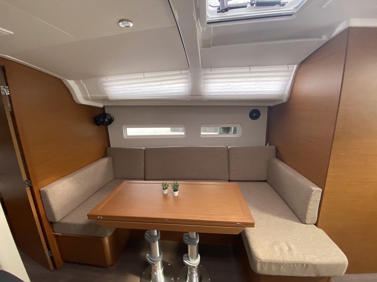 Photo #9 - Sun Odyssey 410 - 3 cab. (Night elli) in Trogir - 37719