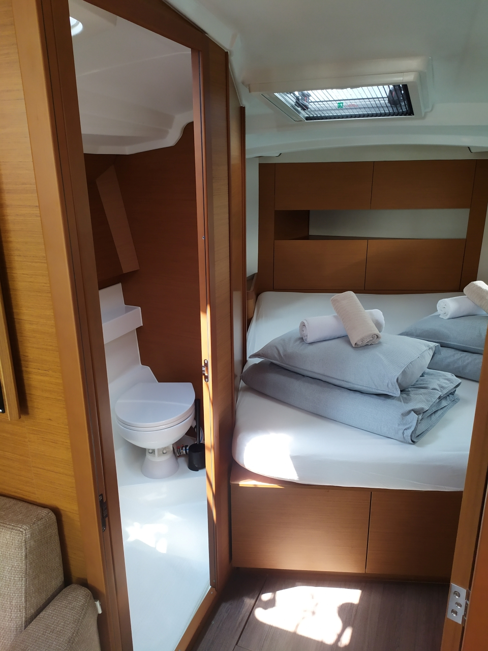 Photo #11 - Sun Odyssey 410 - 3 cab. (Night elli) in Trogir - 37719