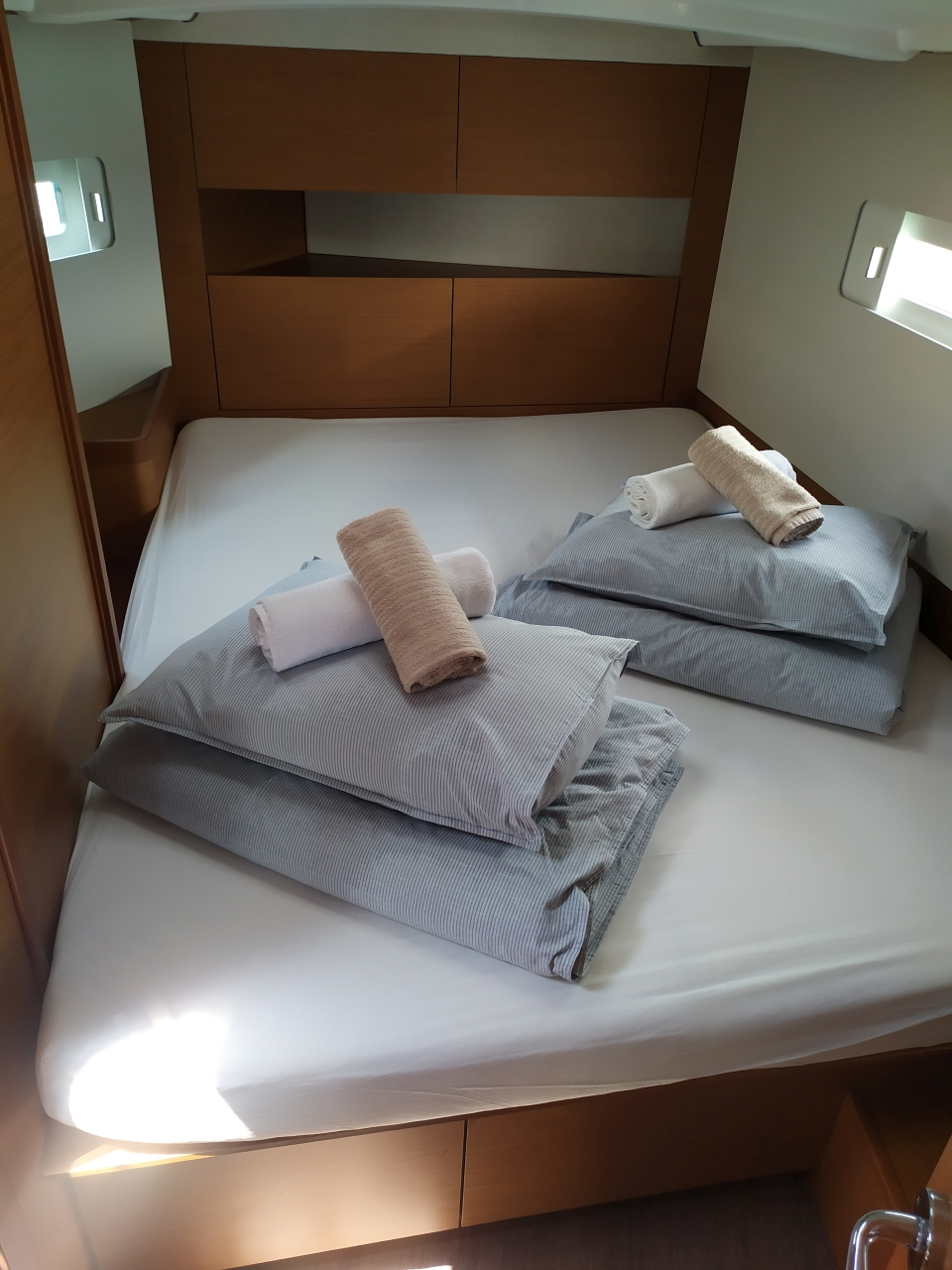 Photo #12 - Sun Odyssey 410 - 3 cab. (Night elli) in Trogir - 37719