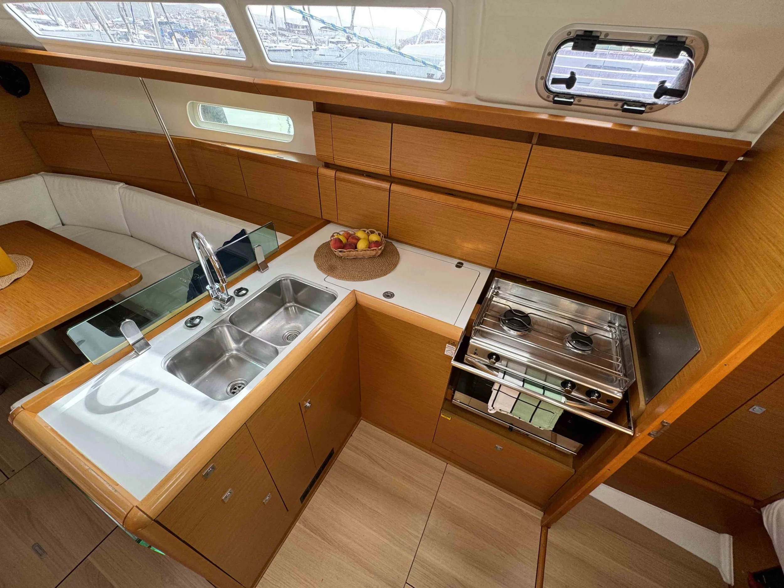 Sun Odyssey 389 (Dust in the Wind)  - 8