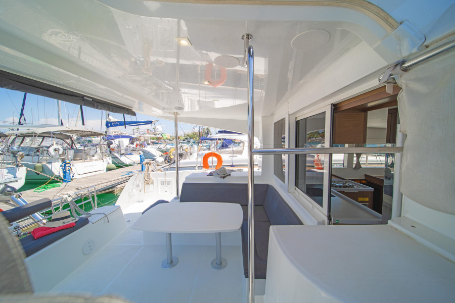 Photo #11 - Lagoon 40 - 4 + 2 cab (Bella Mare) in Atene - 37744