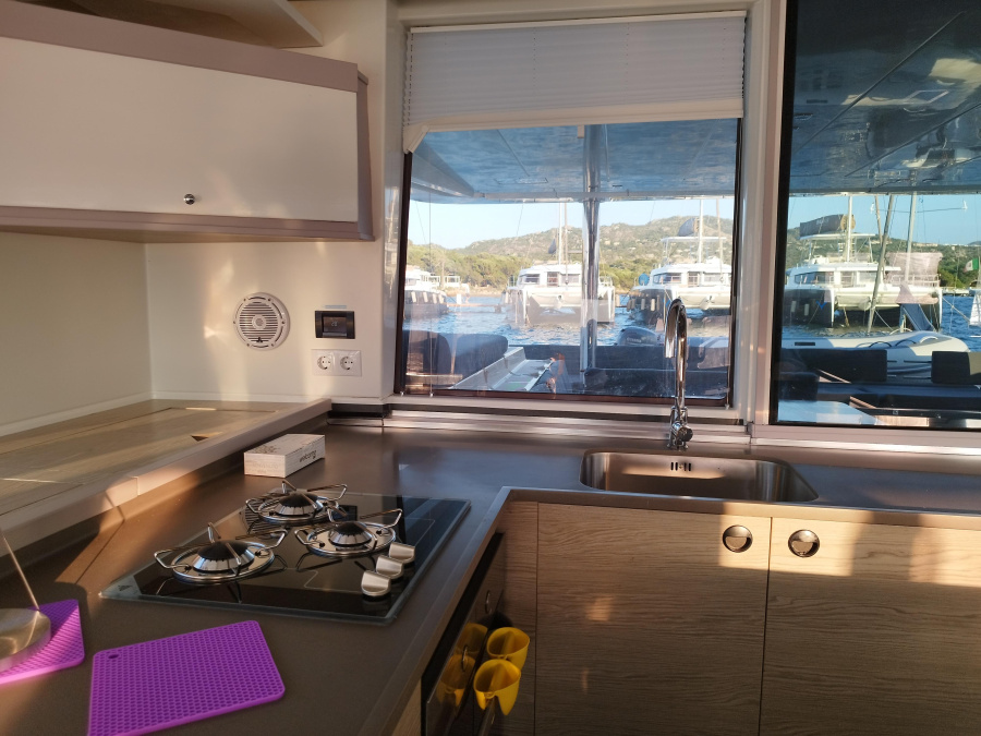 Photo #11 - Lagoon 560 - 5 cab. (Adeia II) en Porto Rotondo - 37760