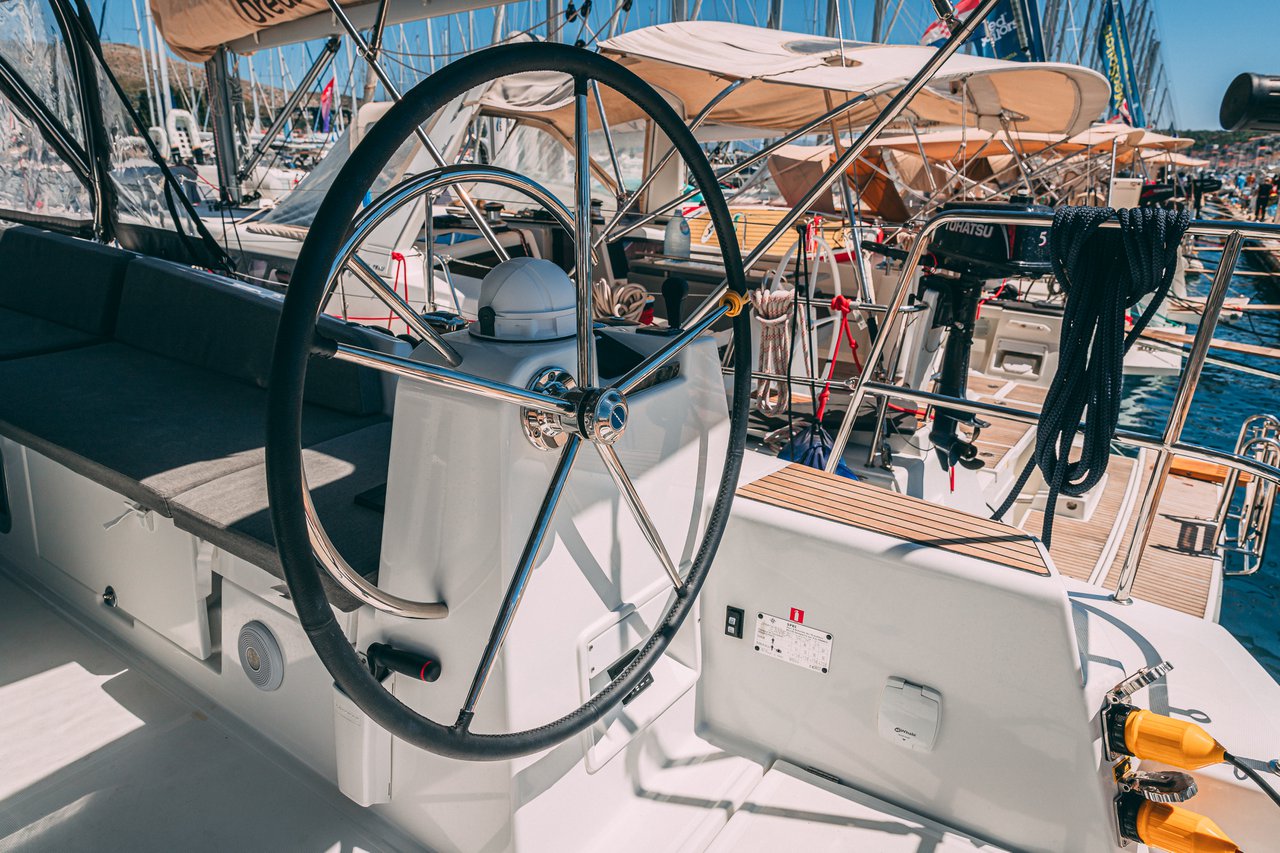 Photo #9 - Jeanneau 54 - 5 + 1 cab. (El Yelmo) en Trogir - 37762