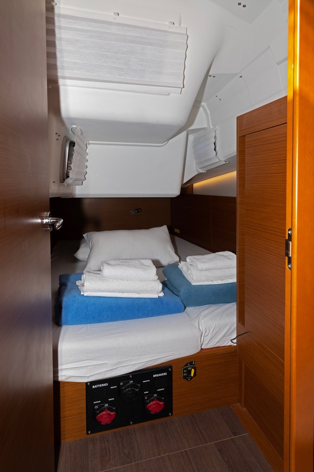 Photo #10 - Sun Odyssey 410 - 3 cab. (Midnight Kiss) in Split - 37857