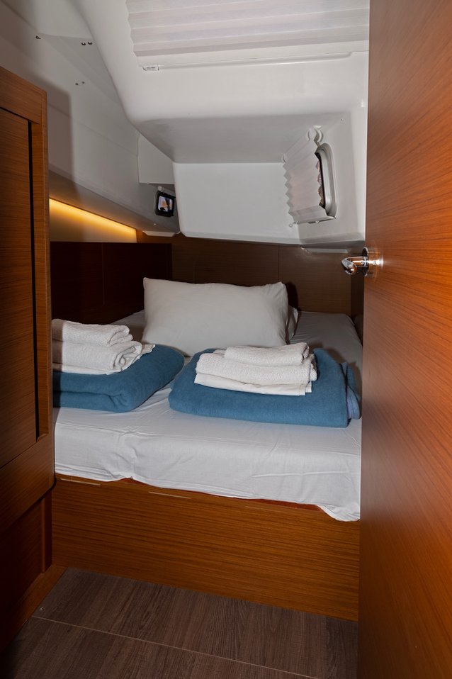 Photo #11 - Sun Odyssey 410 - 3 cab. (Midnight Kiss) in Split - 37857
