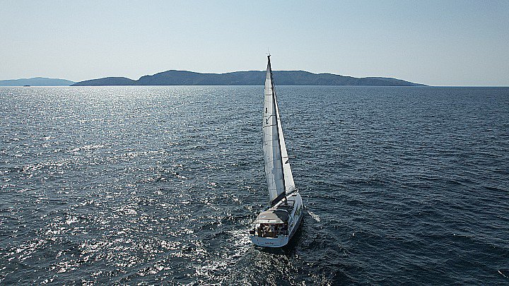 Photo #6 - Oceanis 51.1 - 5 + 1 cab. (Captain George) in Skiathos - 37887