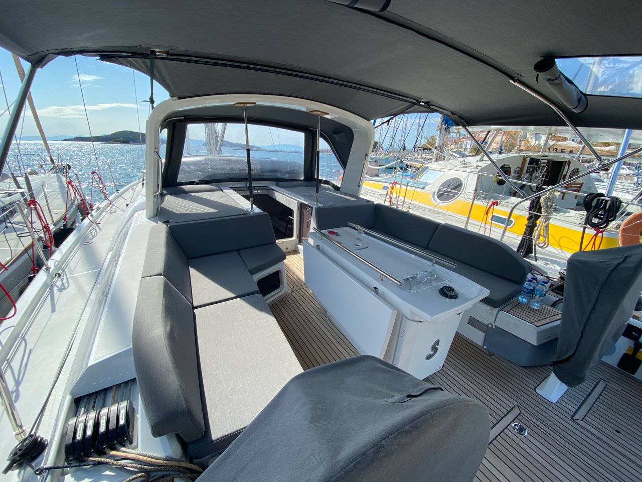 Photo #7 - Oceanis 51.1 - 5 + 1 cab. (Captain George) in Skiathos - 37887
