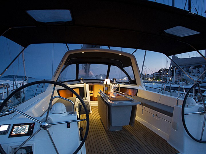 Photo #7 - Oceanis 48 - 5 cab. (Invictus) in Skiathos - 37888
