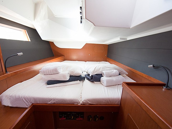 Photo #12 - Oceanis 48 - 5 cab. (Invictus) in Skiathos - 37888