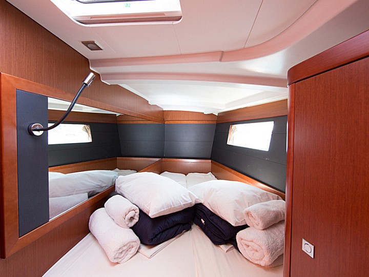 Photo #13 - Oceanis 48 - 5 cab. (Invictus) in Skiathos - 37888