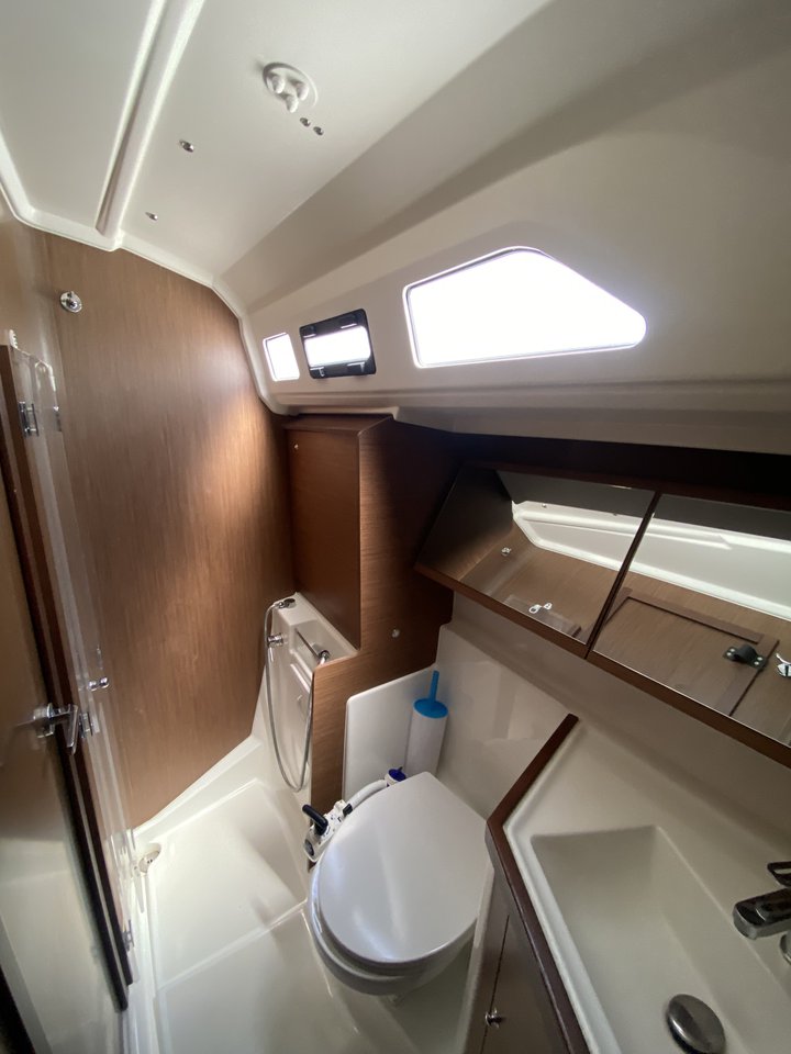 Photo #10 - Oceanis 40.1 (Aria) in Skiathos - 37899