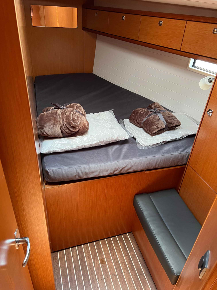Photo #8 - Bavaria Cruiser 46 - 4 cab. (ECONOMY) in Mykonos - 37916
