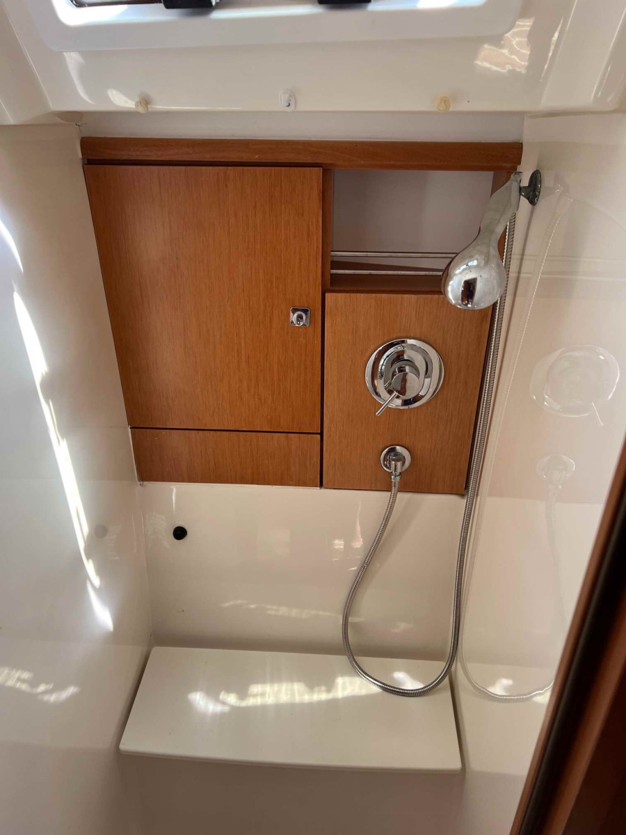 Photo #10 - Bavaria Cruiser 46 - 4 cab. (ECONOMY) in Mykonos - 37916