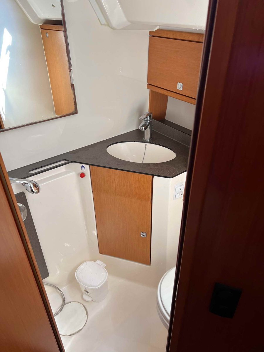 Photo #11 - Bavaria Cruiser 46 - 4 cab. (ECONOMY) in Mykonos - 37916