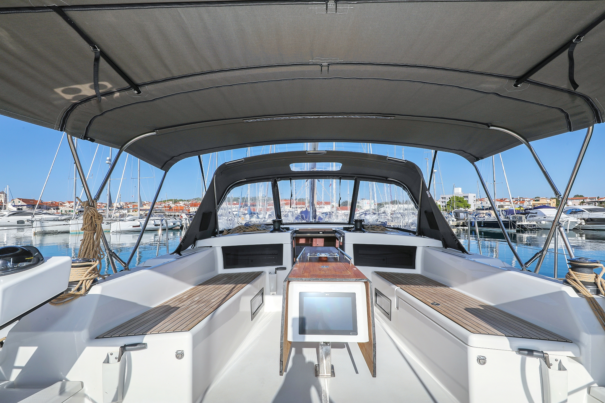 Photo #4 - Dufour 470 - 3 cab. (Amber) in Trogir - 37946