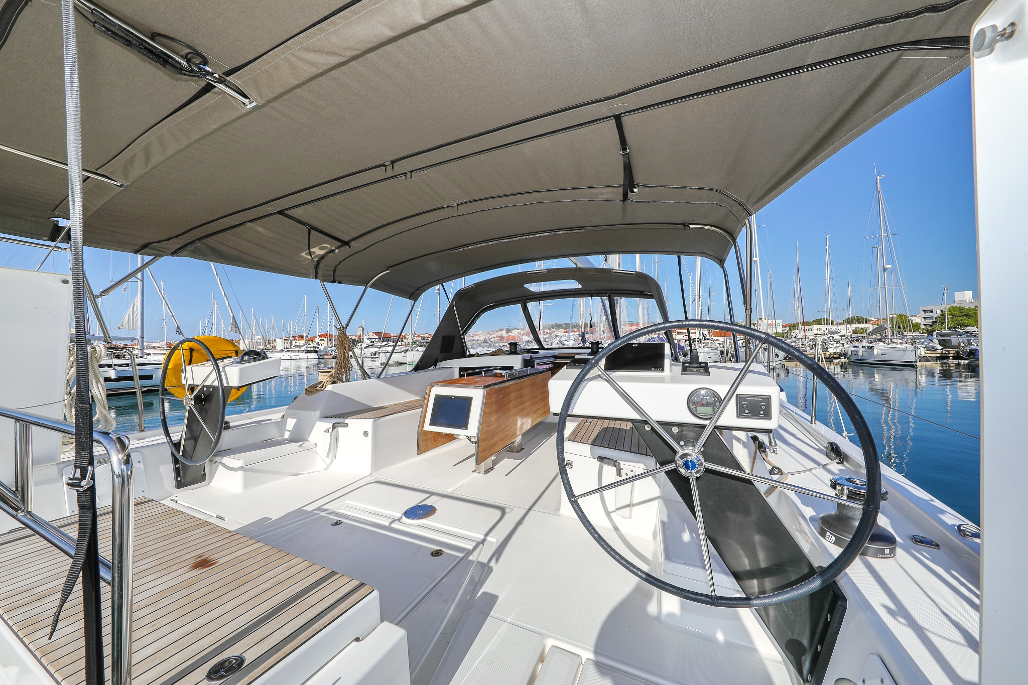 Photo #7 - Dufour 470 - 3 cab. (Amber) in Trogir - 37946