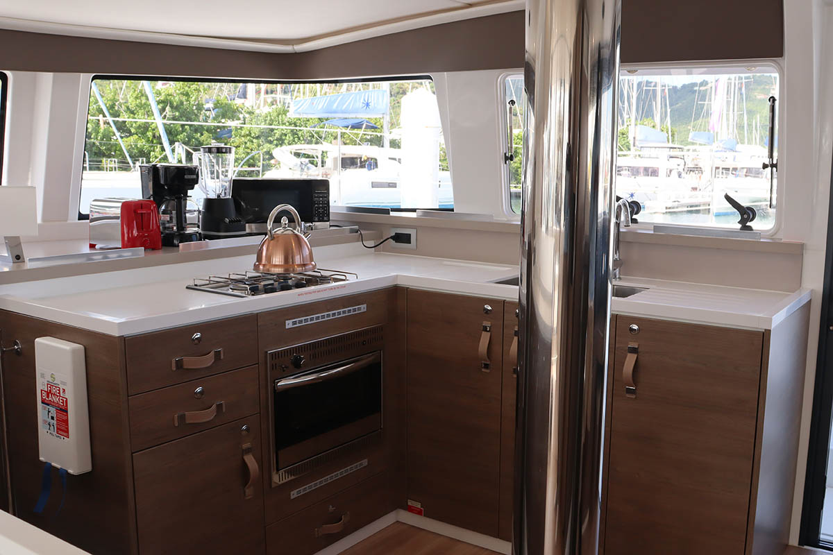 Photo #19 - Bali 4.4 - 4 + 1 cab. (Seas Another Day) in Nanny Cay - 37949