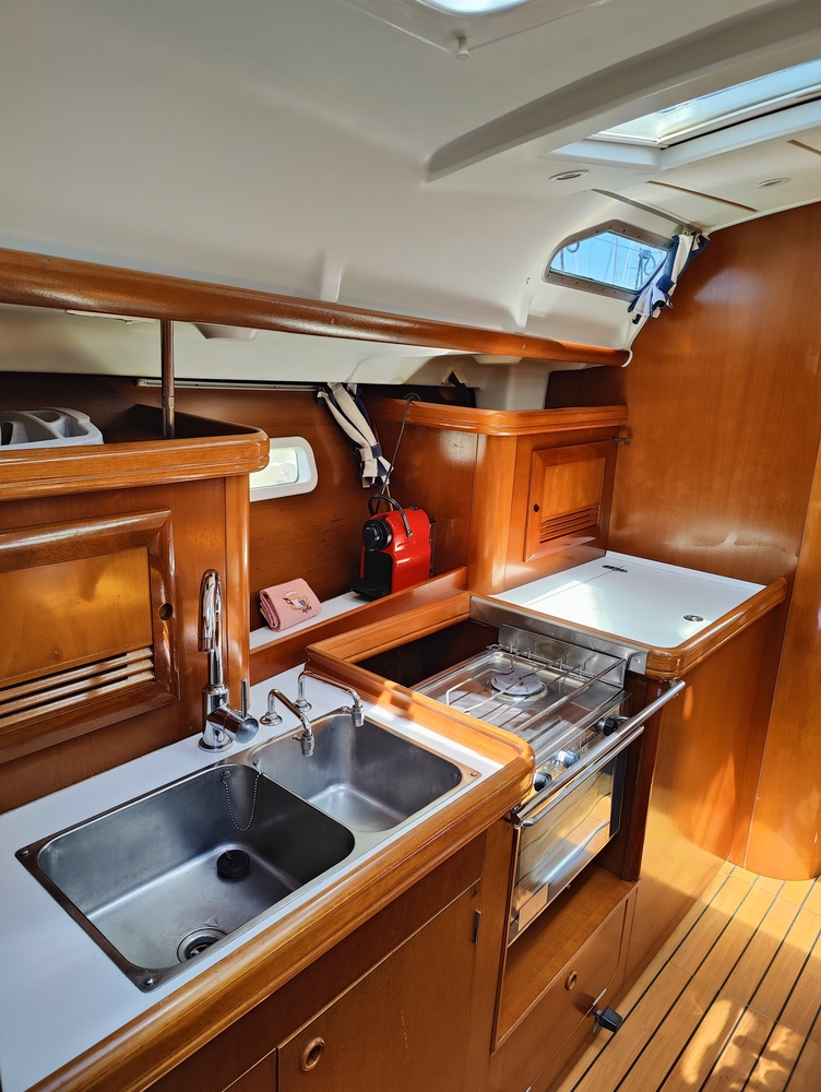 Photo #11 - Oceanis Clipper 393 (Crete) in Athens - 37988