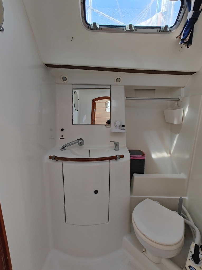 Photo #17 - Oceanis Clipper 393 (Crete) in Athens - 37988