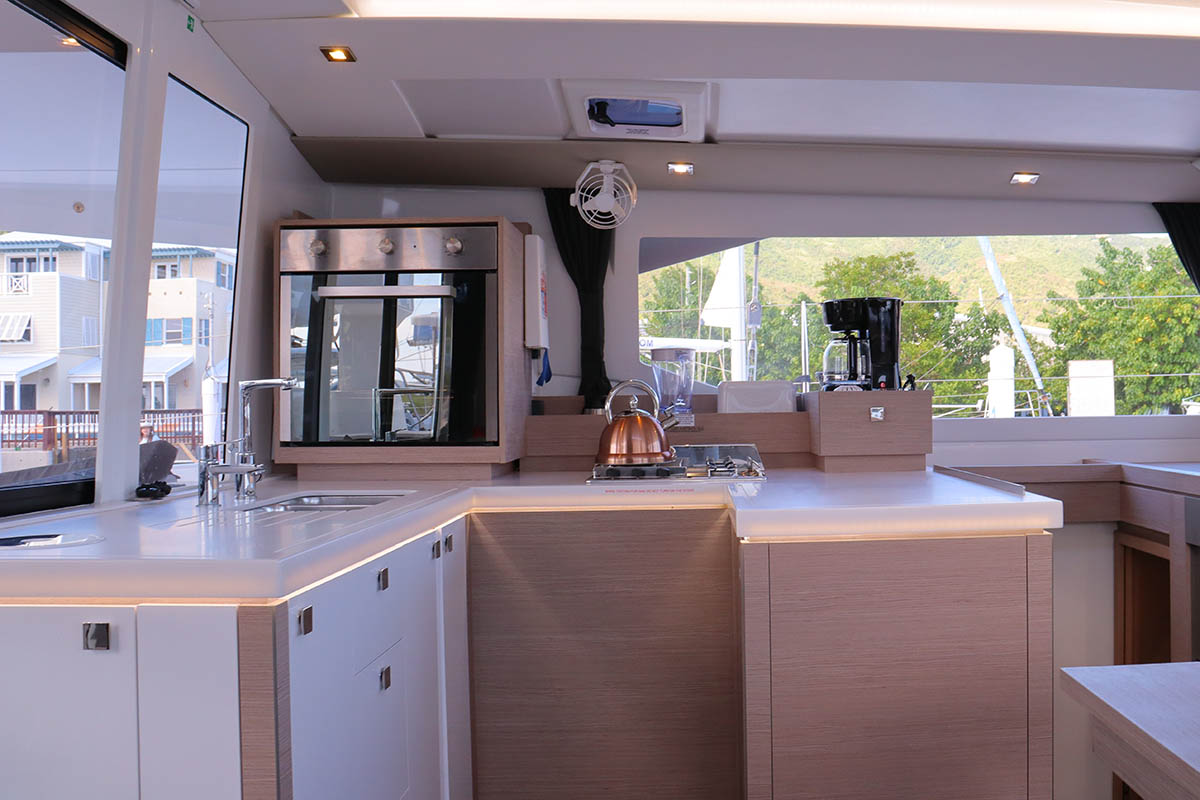 Photo #11 - Fountaine Pajot Astrea 42 Quatuor (Michelle ma Belle) en Nanny Cay - 38048