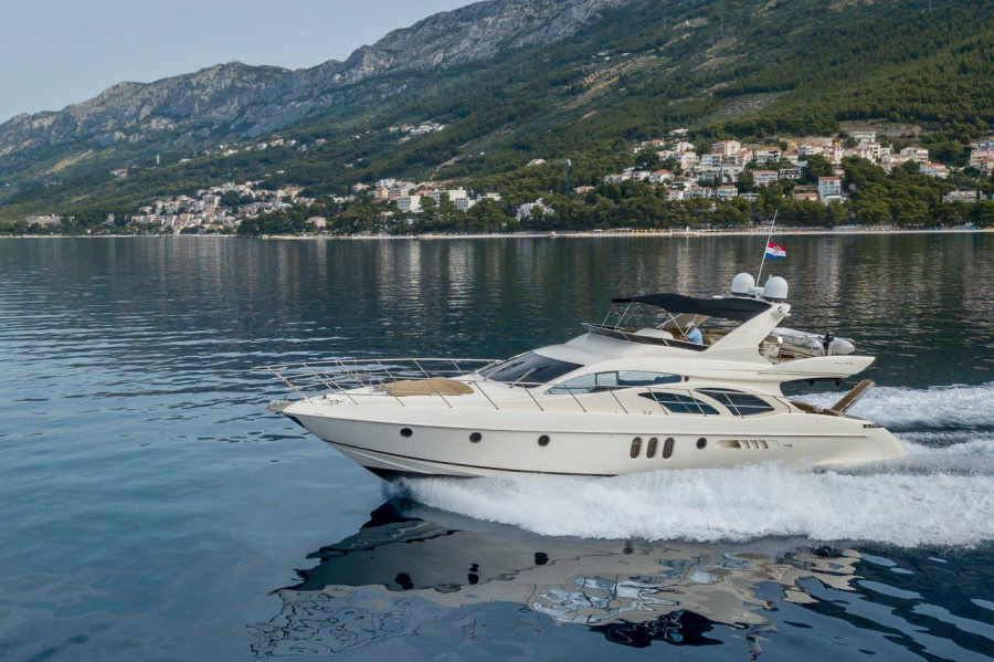 Photo #4 - Azimut 62 Fly - 3 + 2 cab. (Eos) in Podstrana - 38090
