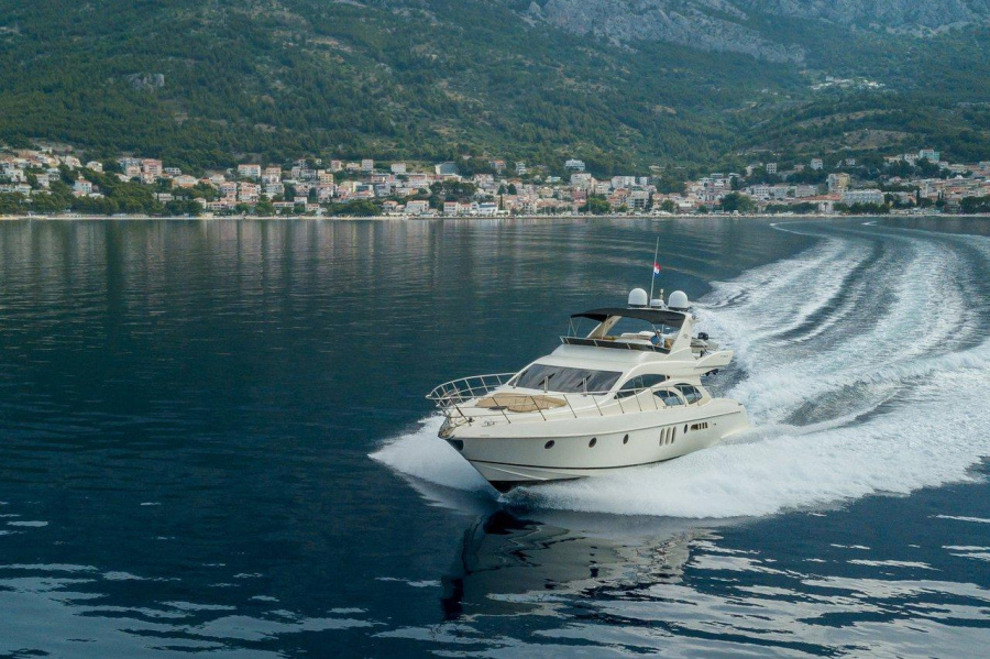 Photo #5 - Azimut 62 Fly - 3 + 2 cab. (Eos) in Podstrana - 38090
