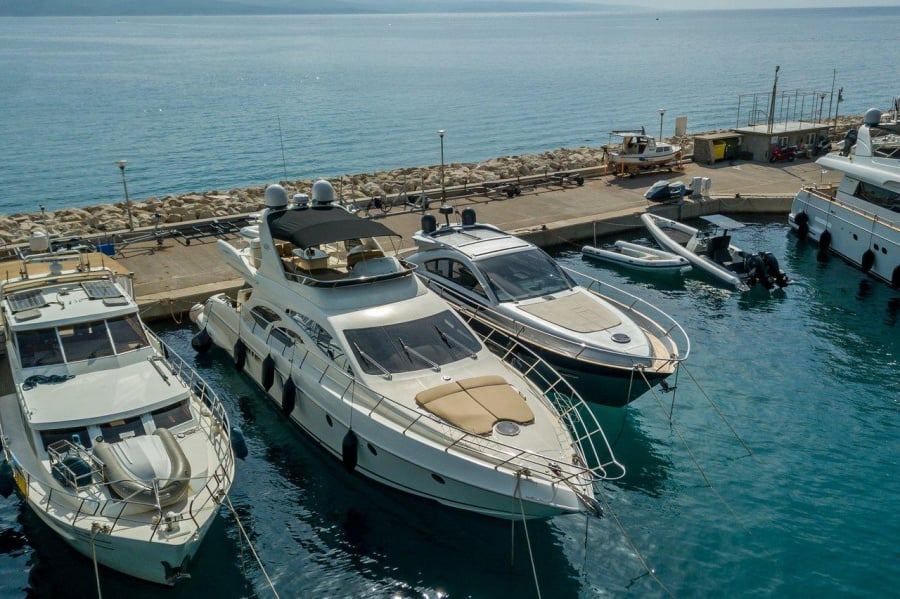 Photo #7 - Azimut 62 Fly - 3 + 2 cab. (Eos) in Podstrana - 38090