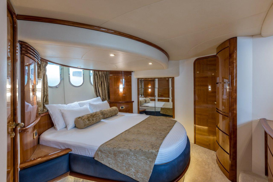 Photo #17 - Azimut 62 Fly - 3 + 2 cab. (Eos) in Podstrana - 38090