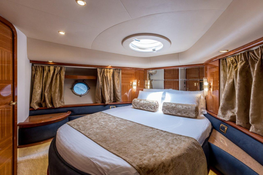 Photo #18 - Azimut 62 Fly - 3 + 2 cab. (Eos) in Podstrana - 38090