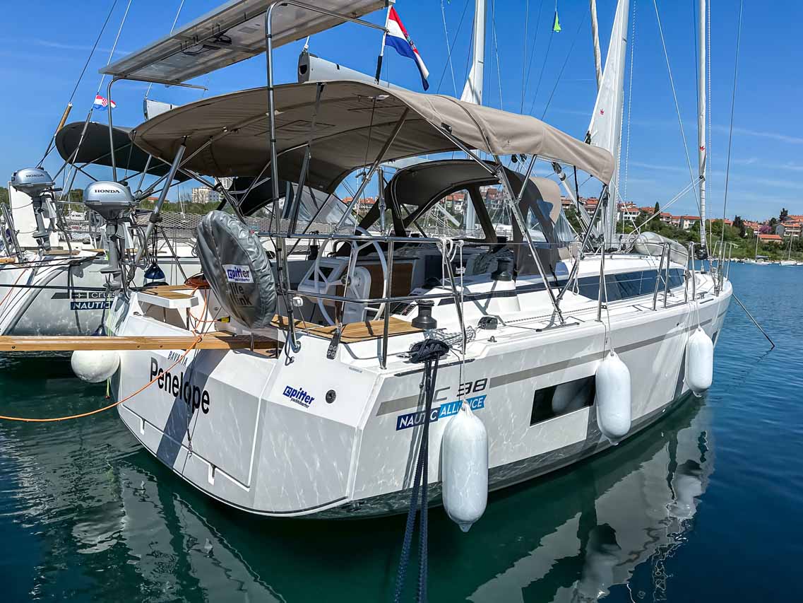 Photo #4 - Bavaria C38 (Penelope) in Pula - 38098