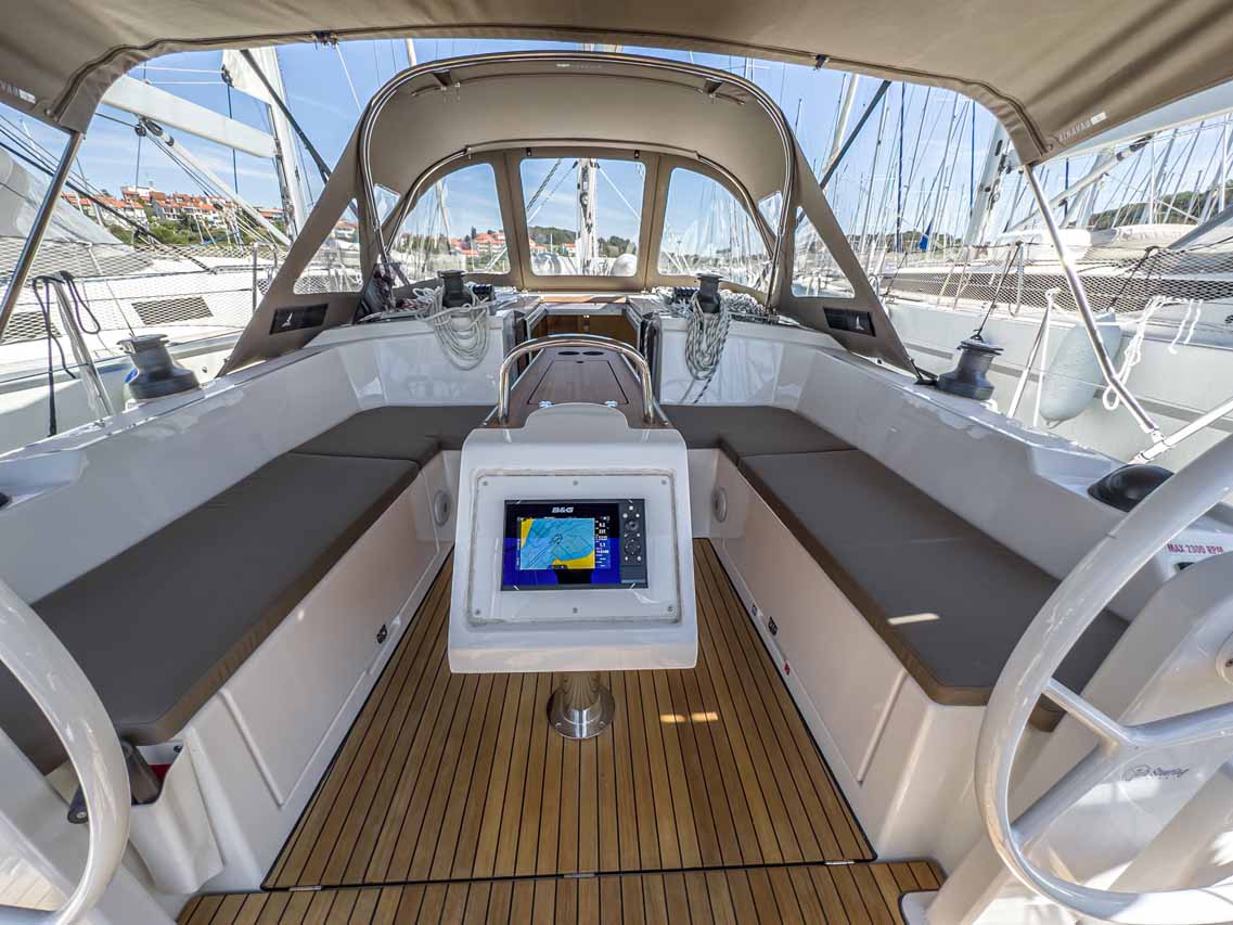 Photo #10 - Bavaria C38 (Penelope) in Pula - 38098