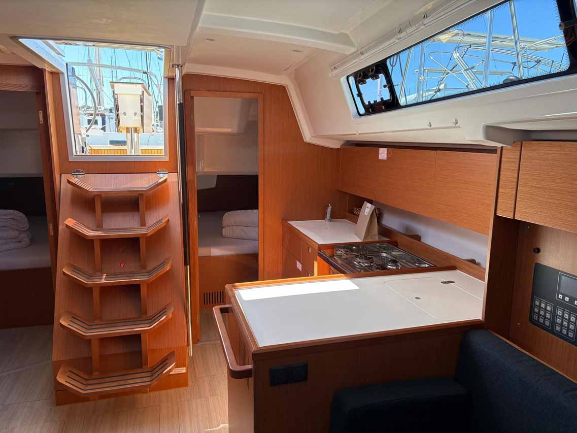 Photo #8 - Bavaria C38 (Freya) in Murter - 38099