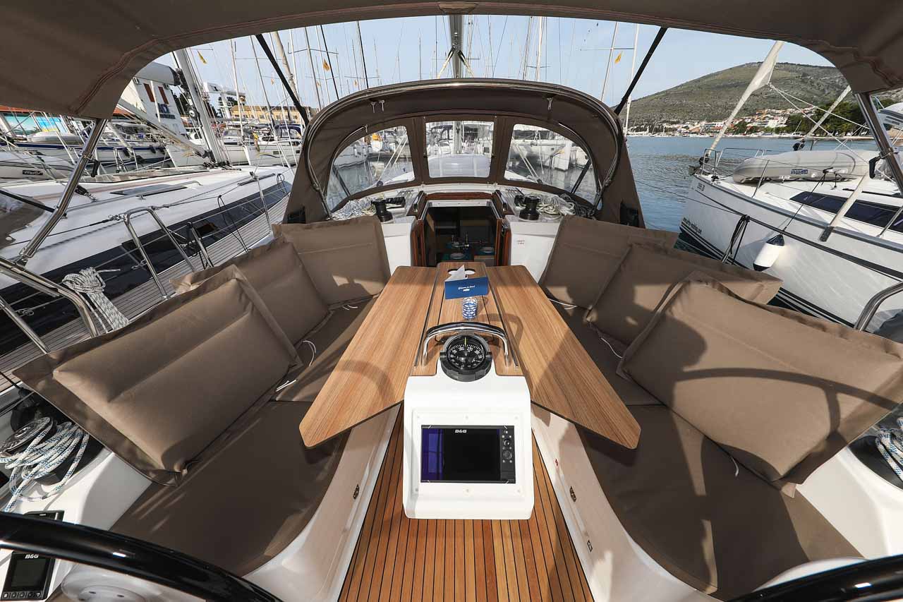 Photo #8 - Bavaria Cruiser 37 Style (Pura Vida) in Trogir - 38100