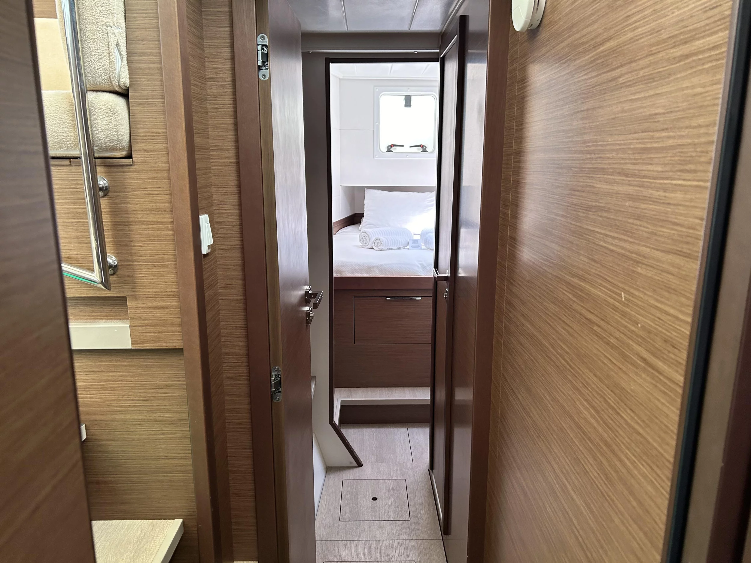 Lagoon 40 - 4 + 1 cab. (Mithra)  - 6