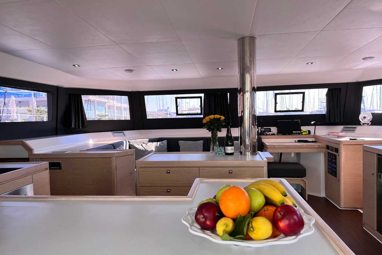 Photo #9 - Dufour 48 Catamaran - 5 + 1 cab. (Inrada) in Salerno - 38169