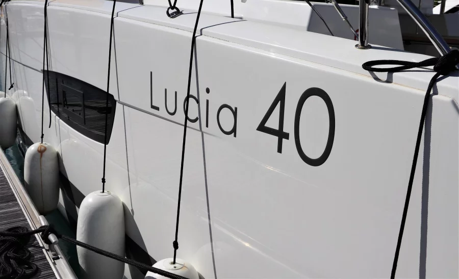 Fountaine Pajot Lucia 40 (Lucinda)  - 16
