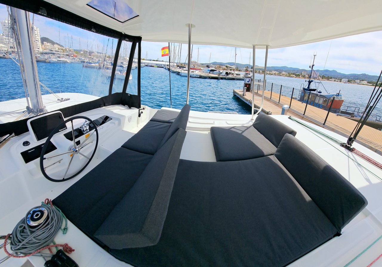 Photo #9 - Lagoon 46 - 4 + 2 cab. (Silver elli) in Bas du fort - 38327