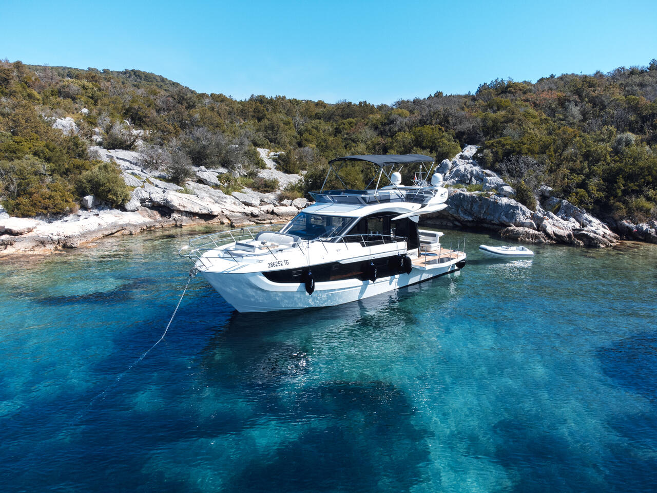 Photo #6 - Galeon 440 Fly (Diesel) (FGStar Mini) en Trogir - 38344