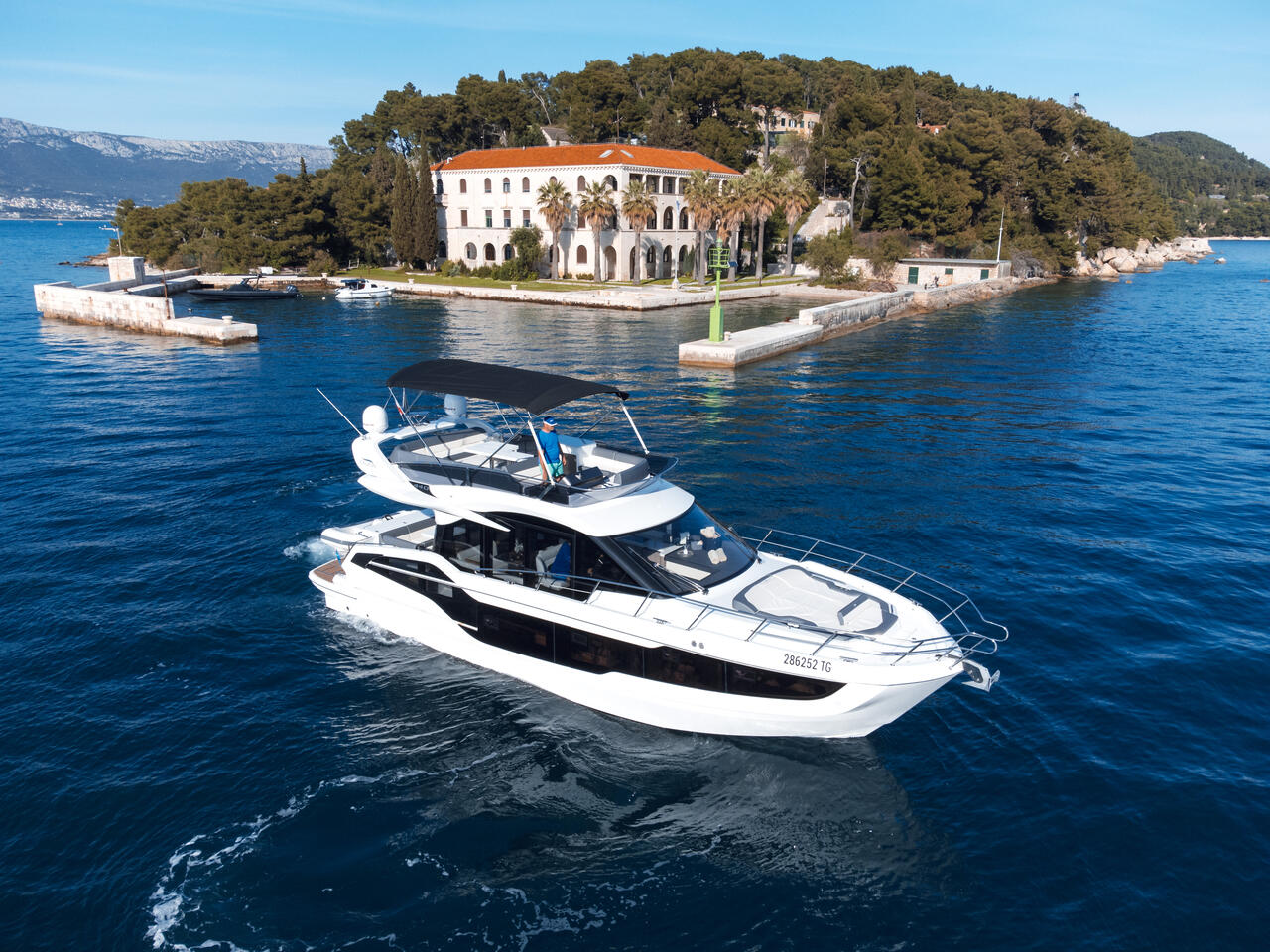 Photo #9 - Galeon 440 Fly (Diesel) (FGStar Mini) en Trogir - 38344