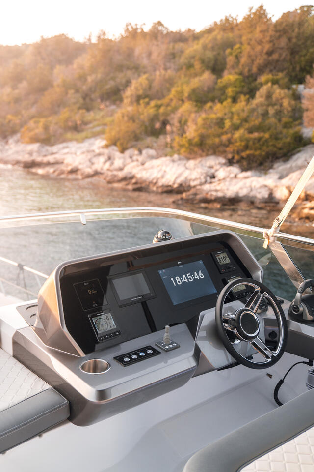 Photo #16 - Galeon 440 Fly (Diesel) (FGStar Mini) en Trogir - 38344
