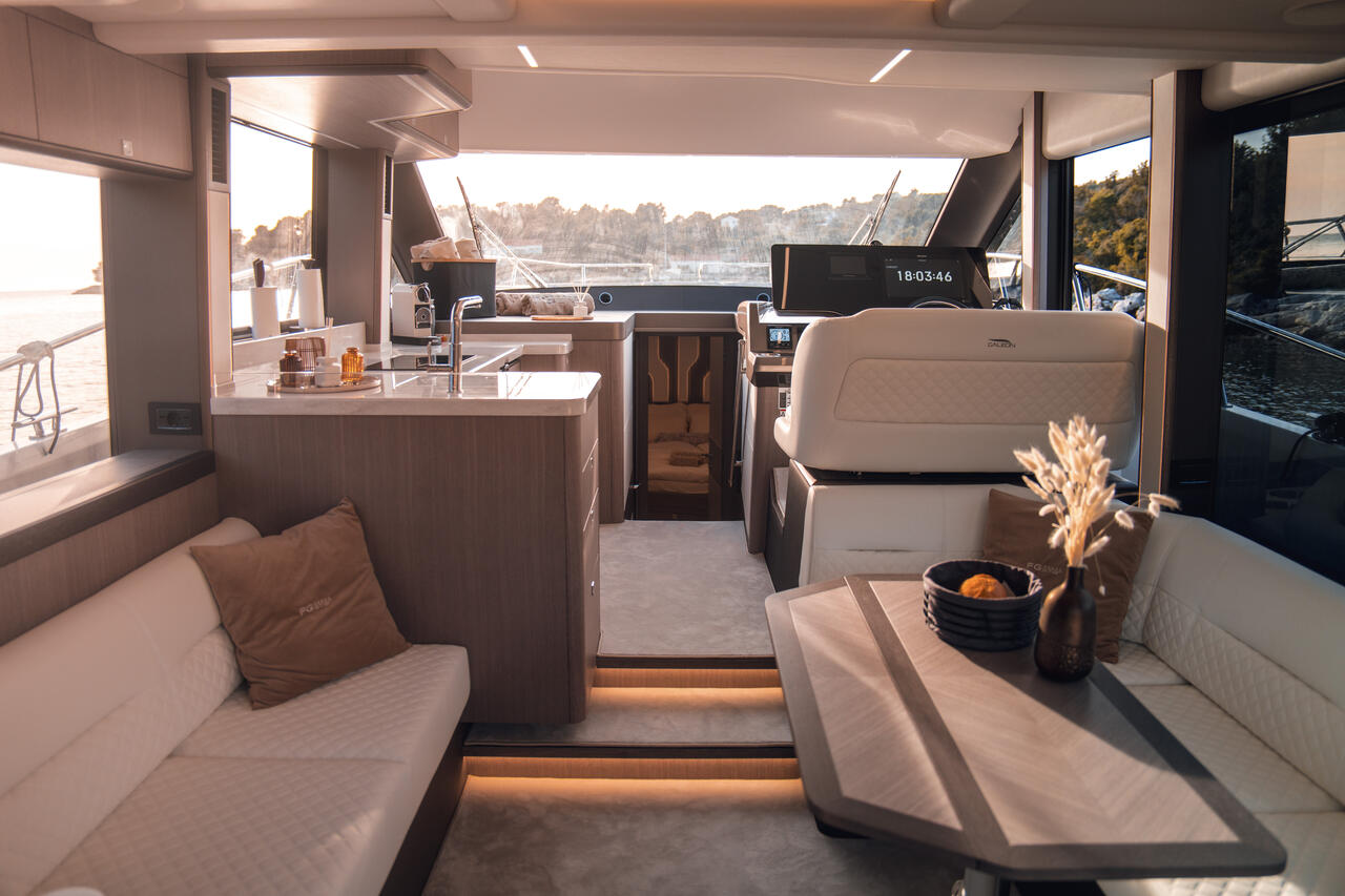 Photo #18 - Galeon 440 Fly (Diesel) (FGStar Mini) en Trogir - 38344