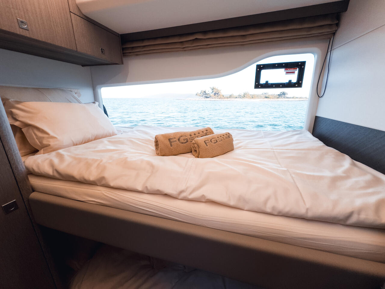 Photo #25 - Galeon 440 Fly (Diesel) (FGStar Mini) en Trogir - 38344