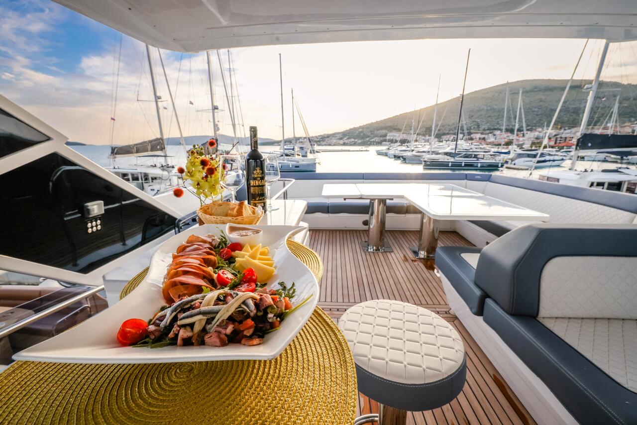 Photo #11 - Galeon 640 Fly (FGstar) in Trogir - 38345